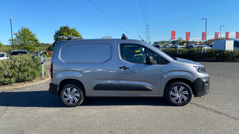 Peugeot Partner Standard Diesel 1000 1.5 BlueHDi 100 Professional Premium + Van